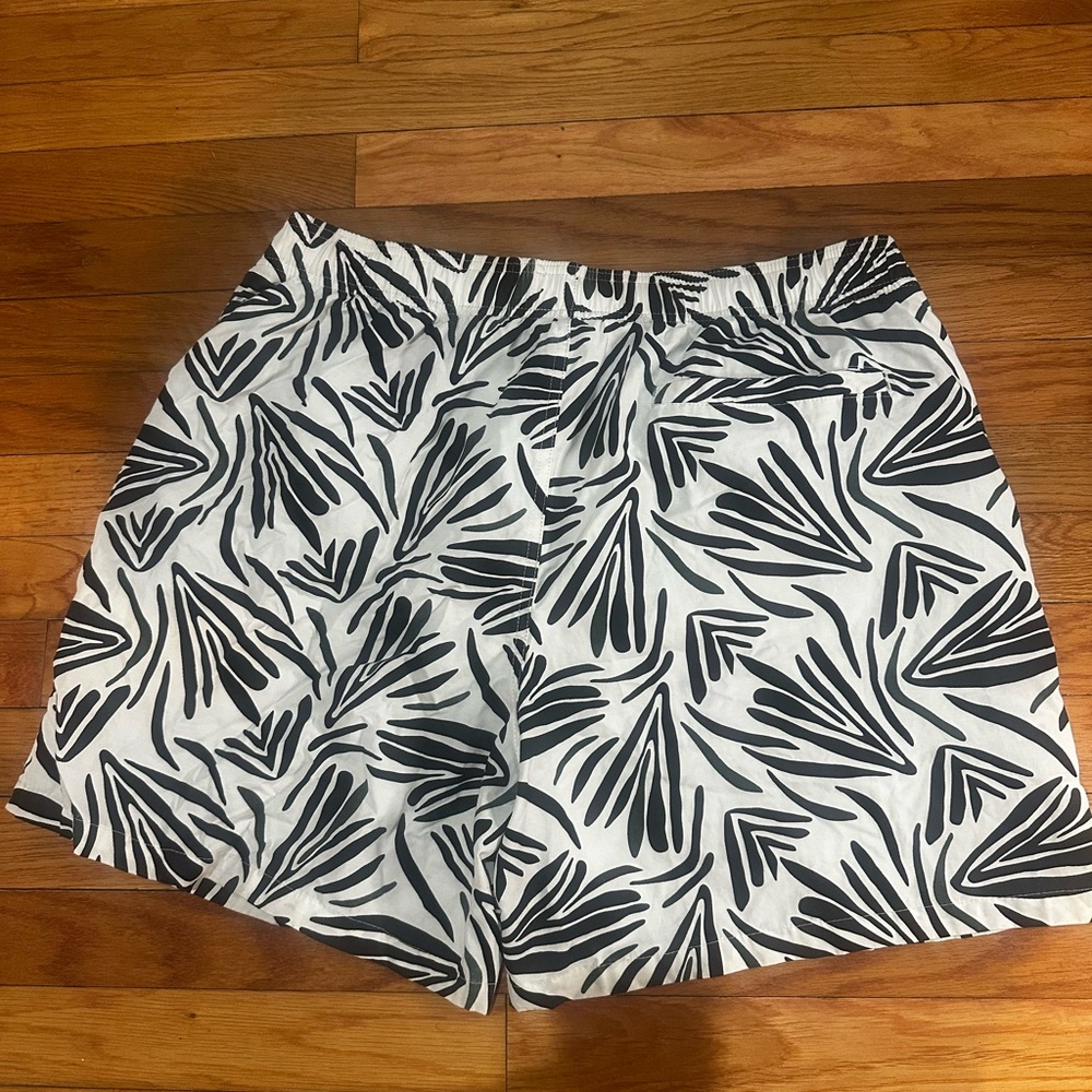 Pull & Bear Leaf Printed Swim Shorts White Black Tropical Large - Picture 6 of 8